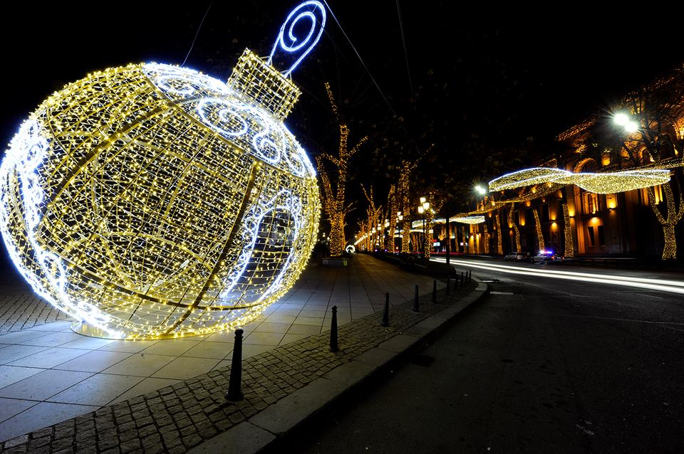 Georgia’s main Christmas tree has been festively lit up in Tbilisi geotv.ge